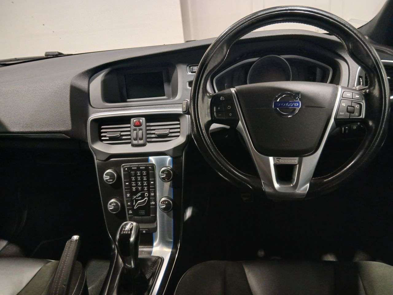 2016 VOLVO V40 2016 VOLVO V40