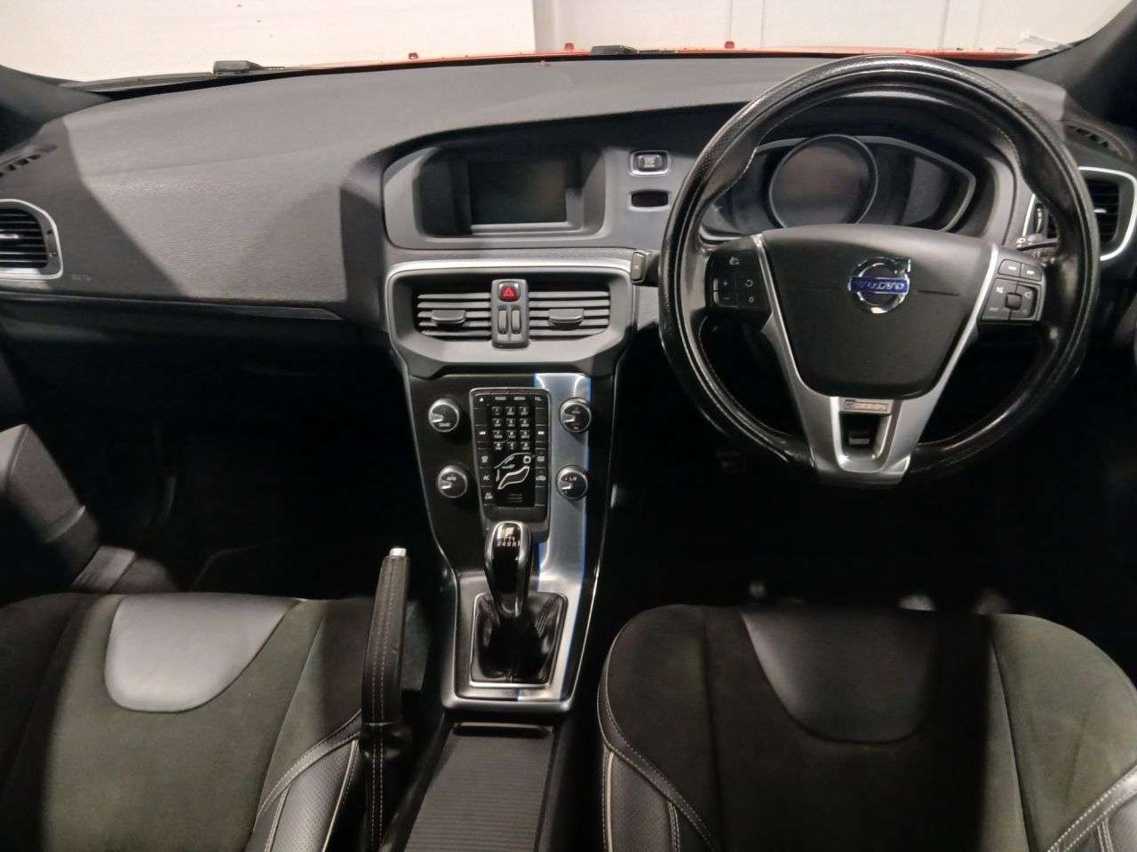 2016 VOLVO V40 2016 VOLVO V40