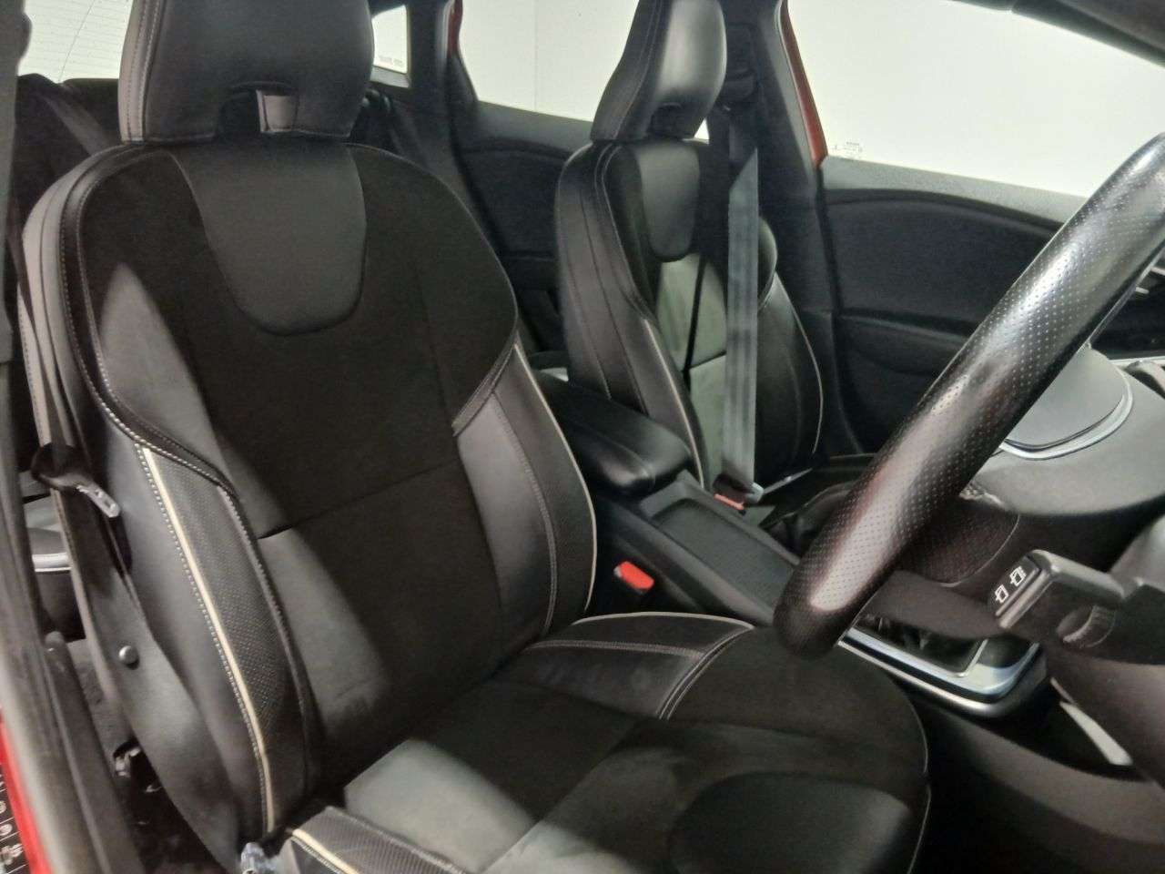 2016 VOLVO V40 2016 VOLVO V40