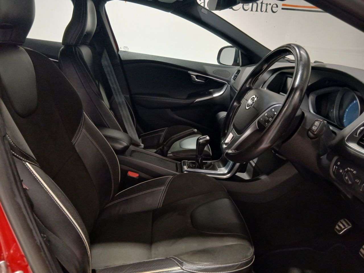 2016 VOLVO V40 2016 VOLVO V40