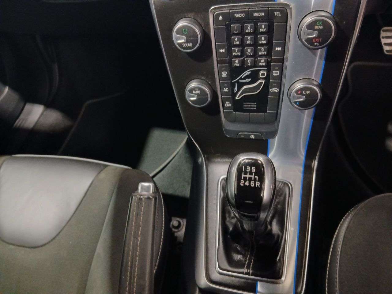 2016 VOLVO V40 2016 VOLVO V40