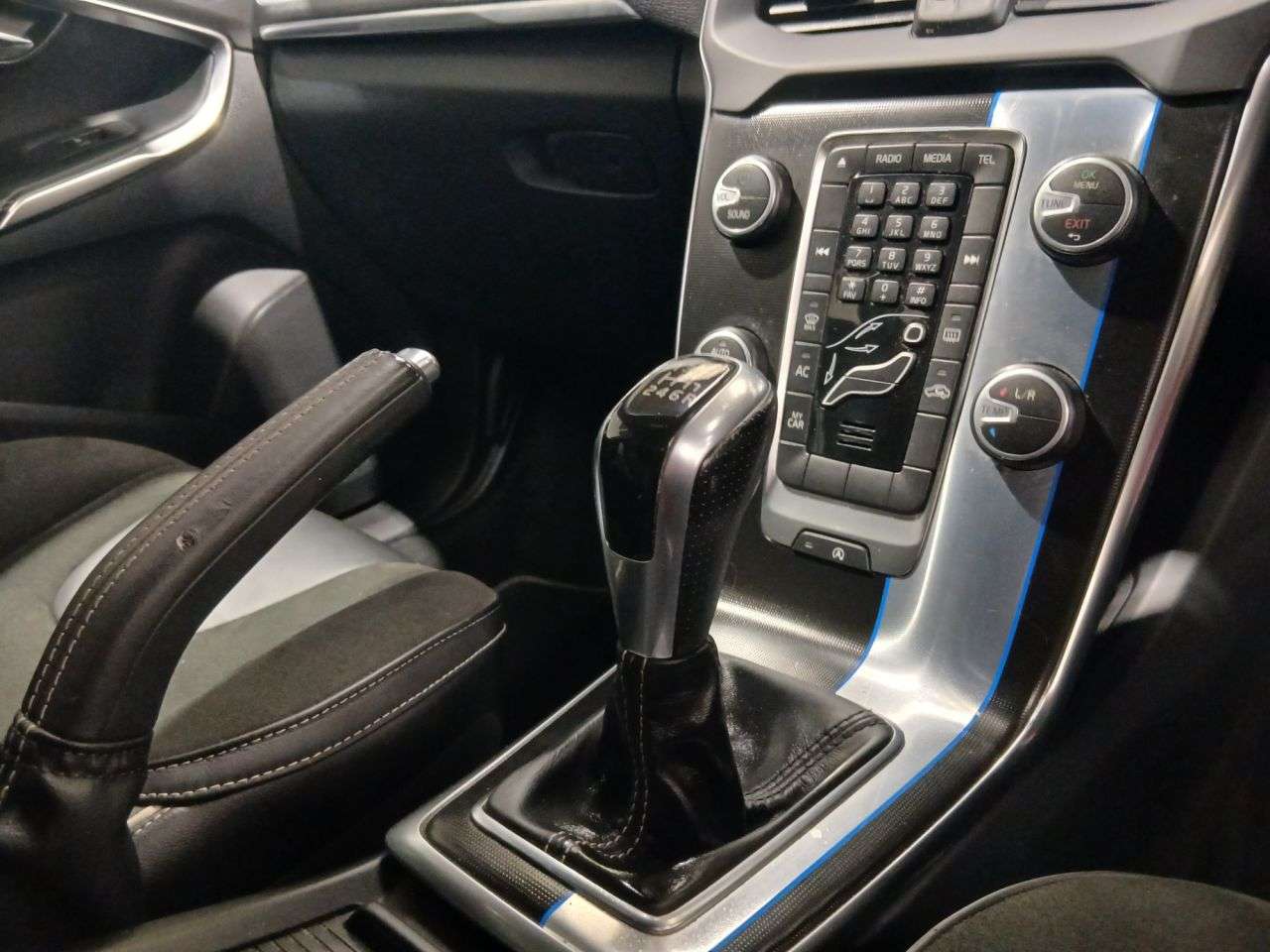 2016 VOLVO V40 2016 VOLVO V40