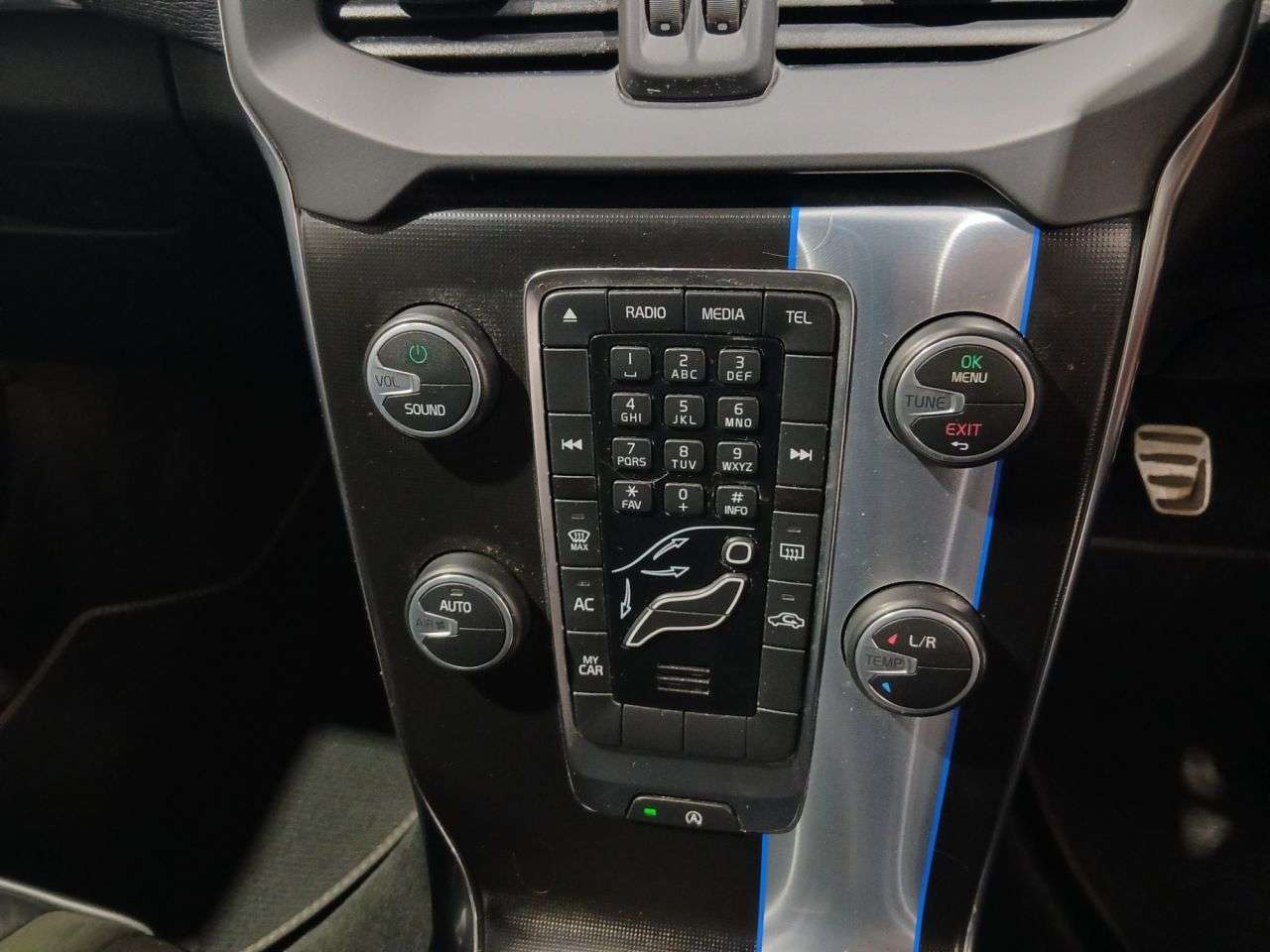 2016 VOLVO V40 2016 VOLVO V40