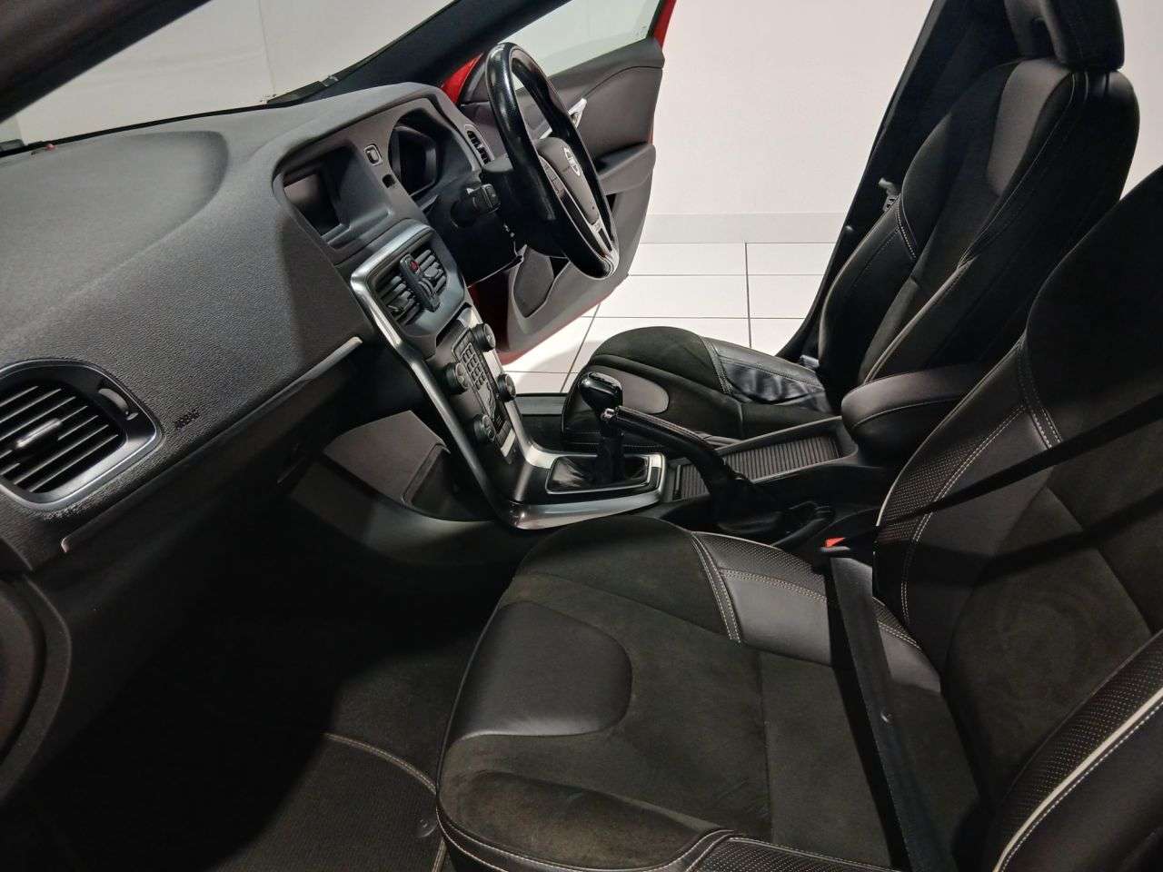 2016 VOLVO V40 2016 VOLVO V40