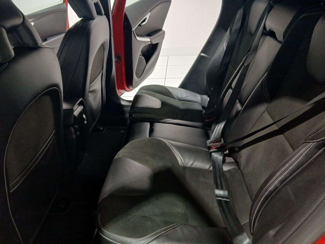 2016 VOLVO V40 2016 VOLVO V40