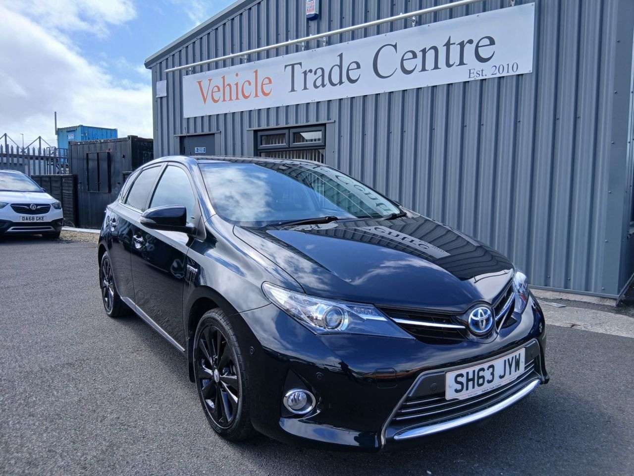 A 2013 TOYOTA AURIS 1.8 VVT-h Excel Hatchback 5dr Petrol Hybrid CVT Euro 5 (s/s) (136 ps) A 2013 TOYOTA AURIS 1.8 VVT-h Excel Hatchback 5dr Petrol Hybrid CVT Euro 5 (s/s) (136 ps)
