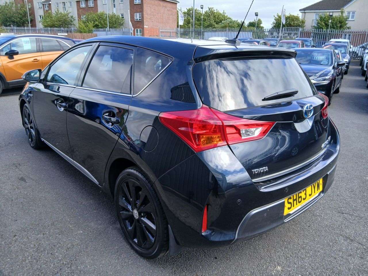 A 2013 TOYOTA AURIS 1.8 VVT-h Excel Hatchback 5dr Petrol Hybrid CVT Euro 5 (s/s) (136 ps) A 2013 TOYOTA AURIS 1.8 VVT-h Excel Hatchback 5dr Petrol Hybrid CVT Euro 5 (s/s) (136 ps)