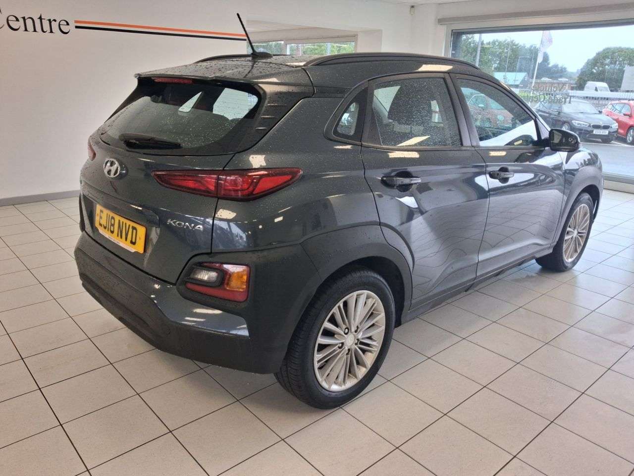 A 2018 HYUNDAI KONA 1.0 T-GDi Blue Drive SE SUV 5dr Petrol Manual Euro 6 (s/s) (120 ps) A 2018 HYUNDAI KONA 1.0 T-GDi Blue Drive SE SUV 5dr Petrol Manual Euro 6 (s/s) (120 ps)