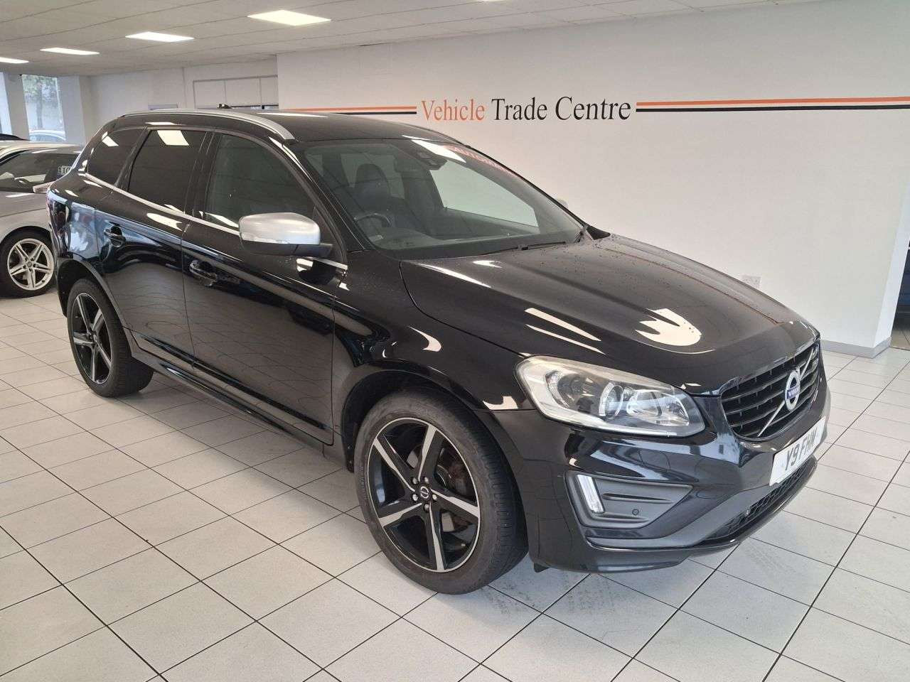 A 2015 VOLVO XC60 2.4 D5 R-Design Lux Nav SUV 5dr Diesel Auto AWD Euro 6 (s/s) (220 ps) A 2015 VOLVO XC60 2.4 D5 R-Design Lux Nav SUV 5dr Diesel Auto AWD Euro 6 (s/s) (220 ps)