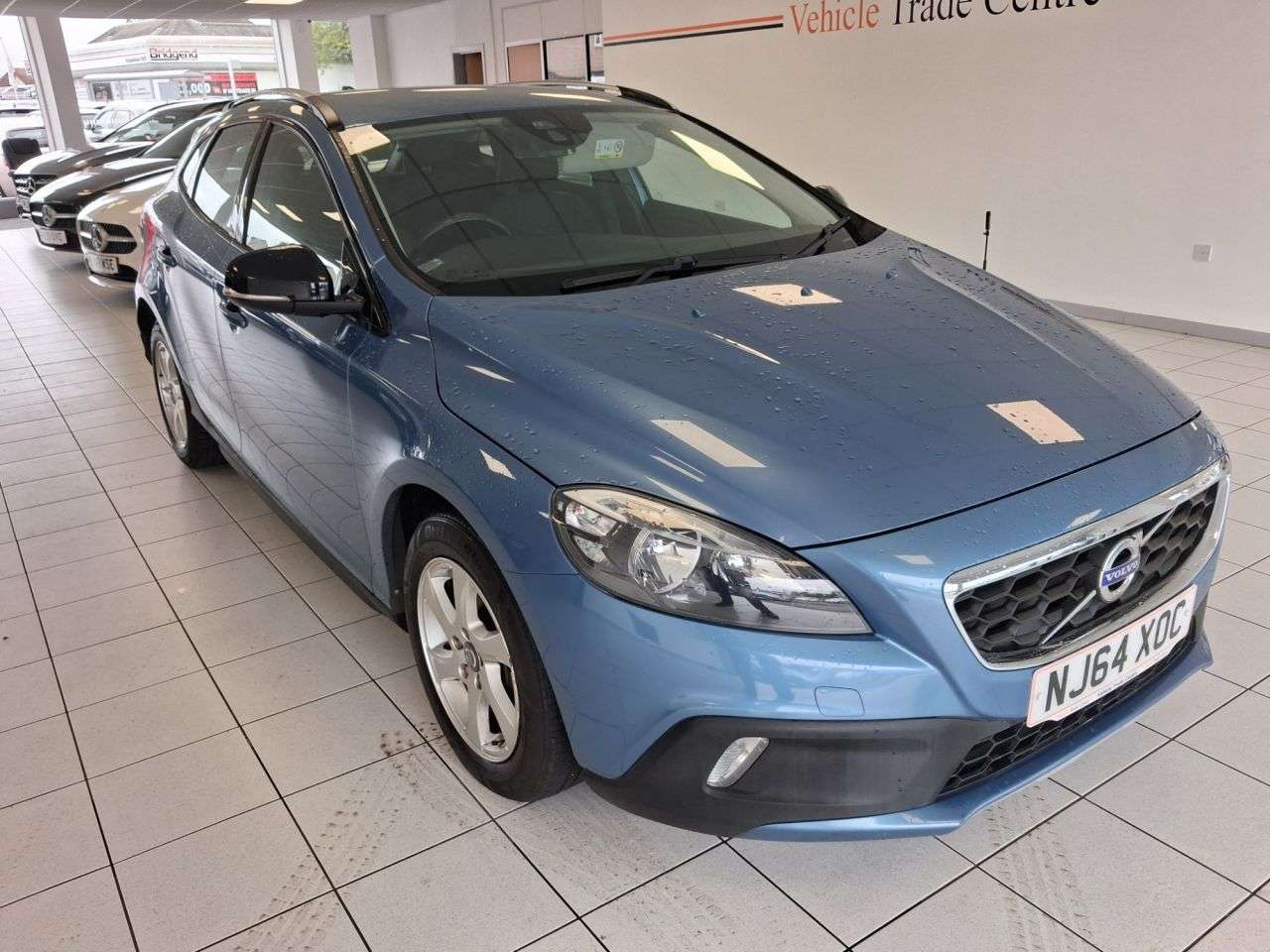 A 2014 VOLVO V40 CROSS COUNTRY 2.0 D3 SE Hatchback 5dr Diesel Manual Euro 5 (s/s) (150 ps) A 2014 VOLVO V40 CROSS COUNTRY 2.0 D3 SE Hatchback 5dr Diesel Manual Euro 5 (s/s) (150 ps)