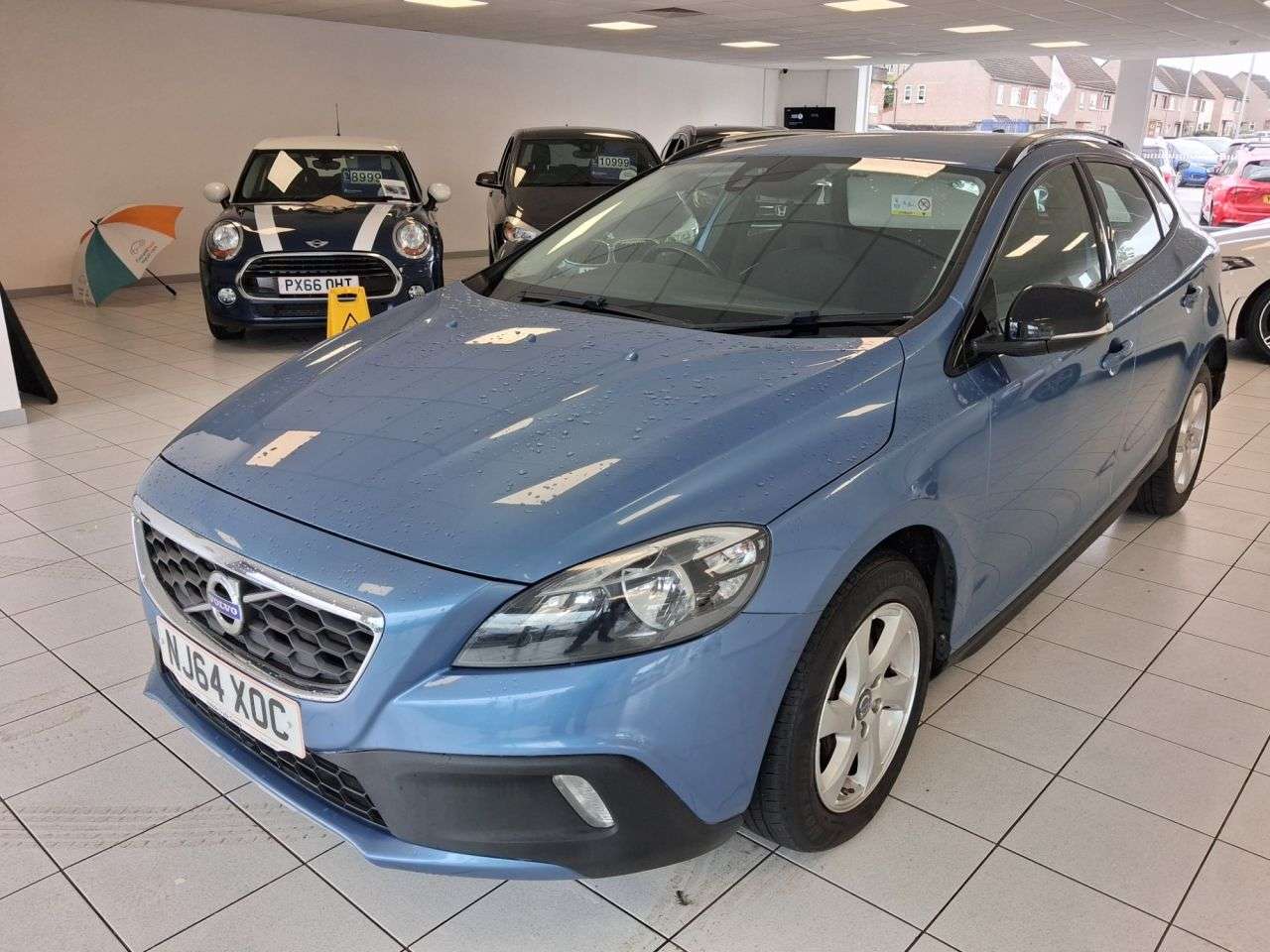 A 2014 VOLVO V40 CROSS COUNTRY 2.0 D3 SE Hatchback 5dr Diesel Manual Euro 5 (s/s) (150 ps) A 2014 VOLVO V40 CROSS COUNTRY 2.0 D3 SE Hatchback 5dr Diesel Manual Euro 5 (s/s) (150 ps)