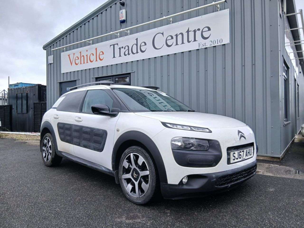 A 2017 CITROEN C4 CACTUS 1.6 BlueHDi Flair Edition Hatchback 5dr Diesel Manual Euro 6 (100 ps) A 2017 CITROEN C4 CACTUS 1.6 BlueHDi Flair Edition Hatchback 5dr Diesel Manual Euro 6 (100 ps)
