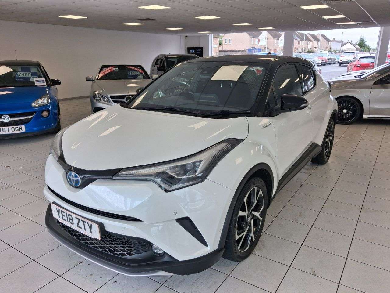 A 2018 TOYOTA C-HR 1.8 VVT-h Dynamic SUV 5dr Petrol Hybrid CVT Euro 6 (s/s) (122 ps) A 2018 TOYOTA C-HR 1.8 VVT-h Dynamic SUV 5dr Petrol Hybrid CVT Euro 6 (s/s) (122 ps)