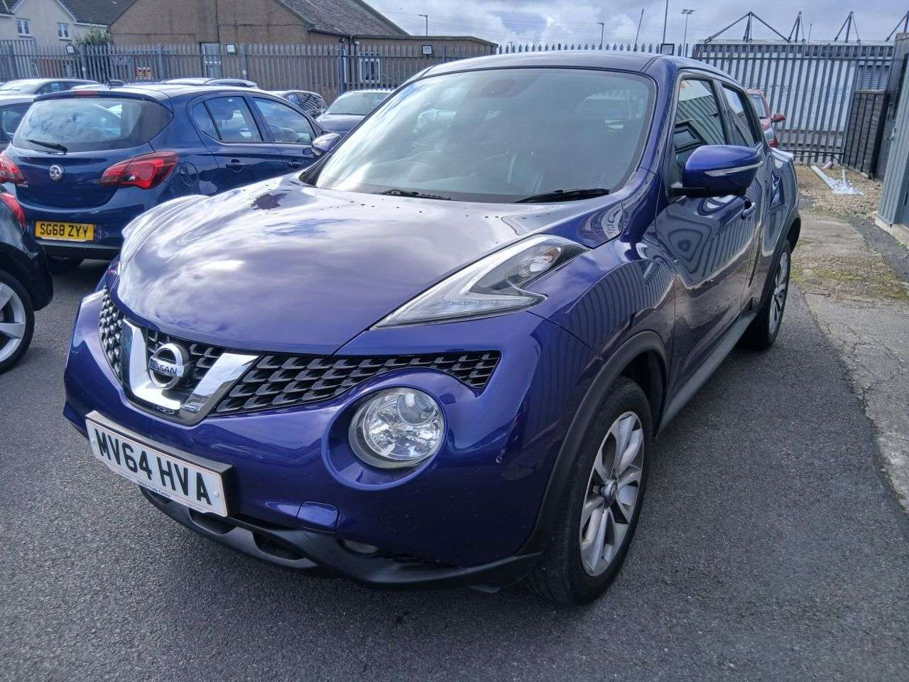 A 2014 NISSAN JUKE 1.2 DIG-T Tekna SUV 5dr Petrol Manual Euro 5 (s/s) Euro 5 (115 ps) A 2014 NISSAN JUKE 1.2 DIG-T Tekna SUV 5dr Petrol Manual Euro 5 (s/s) Euro 5 (115 ps)