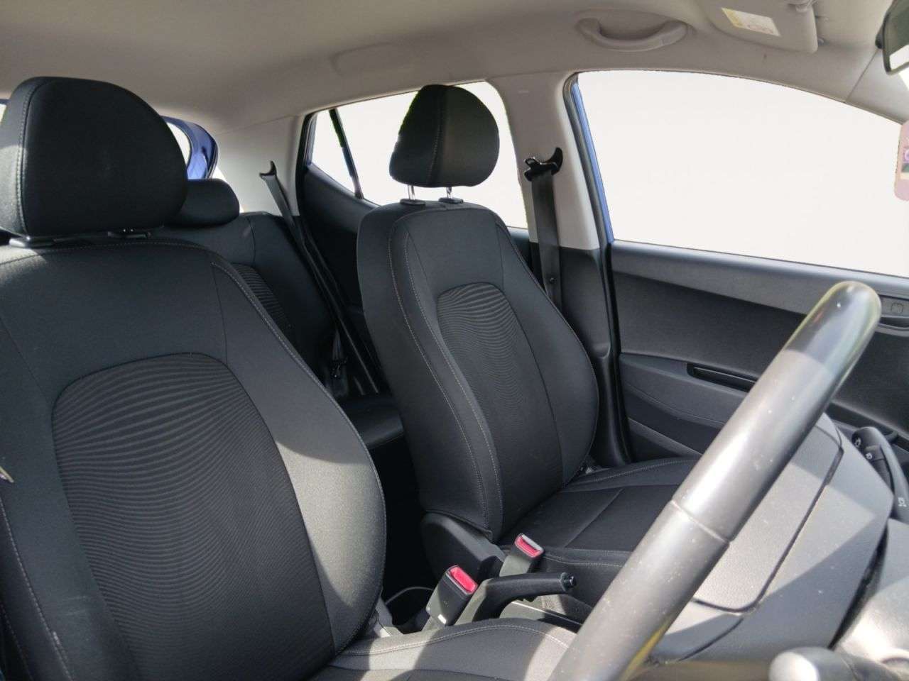 A 2019 HYUNDAI I10 1.0 SE Hatchback 5dr Petrol Manual Euro 6 (67 ps) A 2019 HYUNDAI I10 1.0 SE Hatchback 5dr Petrol Manual Euro 6 (67 ps)