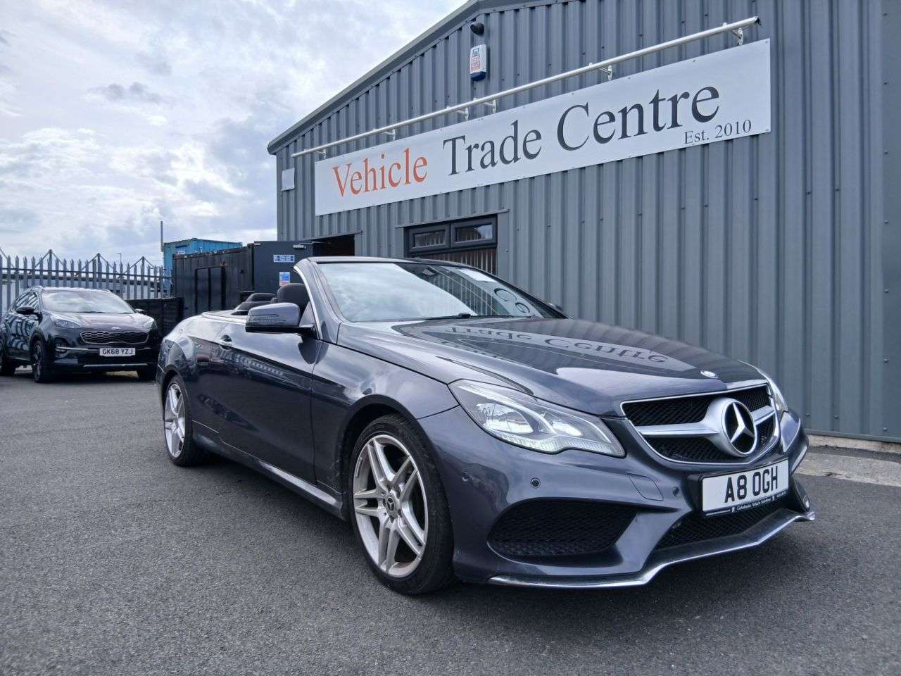 A 2013 MERCEDES-BENZ E CLASS 2.1 E250 CDI AMG Sport Cabriolet 2dr Diesel G-Tronic+ Euro 5 (s/s) (204 ps) A 2013 MERCEDES-BENZ E CLASS 2.1 E250 CDI AMG Sport Cabriolet 2dr Diesel G-Tronic+ Euro 5 (s/s) (204 ps)