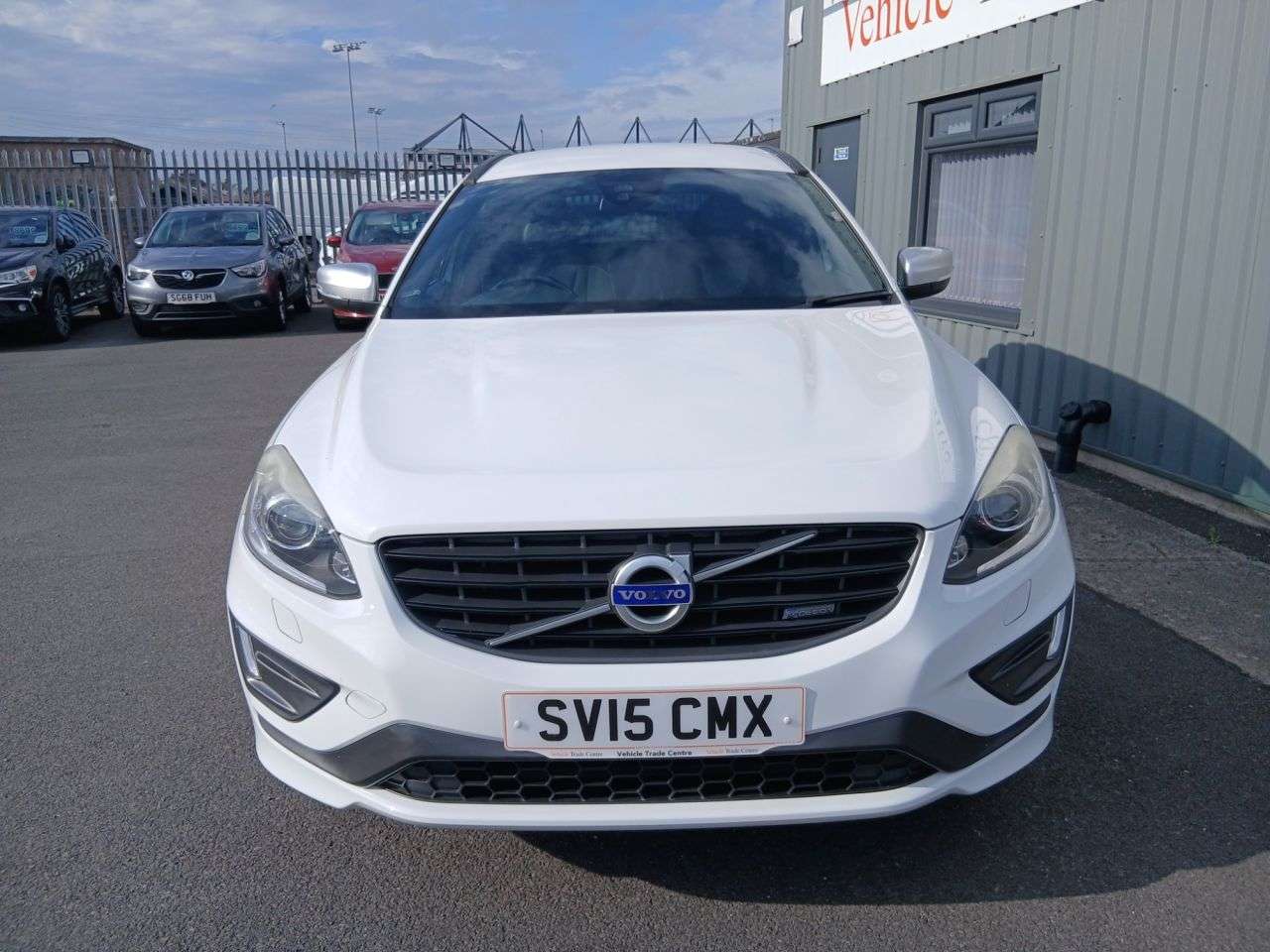 A 2015 VOLVO XC60 2.0 D4 R-Design SUV 5dr Diesel Auto Euro 6 (s/s) (190 ps) A 2015 VOLVO XC60 2.0 D4 R-Design SUV 5dr Diesel Auto Euro 6 (s/s) (190 ps)