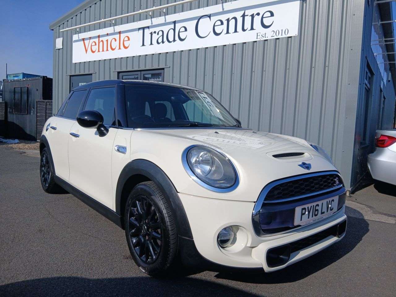 A 2016 MINI HATCH 2.0 Cooper S Hatchback 5dr Petrol Manual Euro 6 (s/s) (192 ps) A 2016 MINI HATCH 2.0 Cooper S Hatchback 5dr Petrol Manual Euro 6 (s/s) (192 ps)
