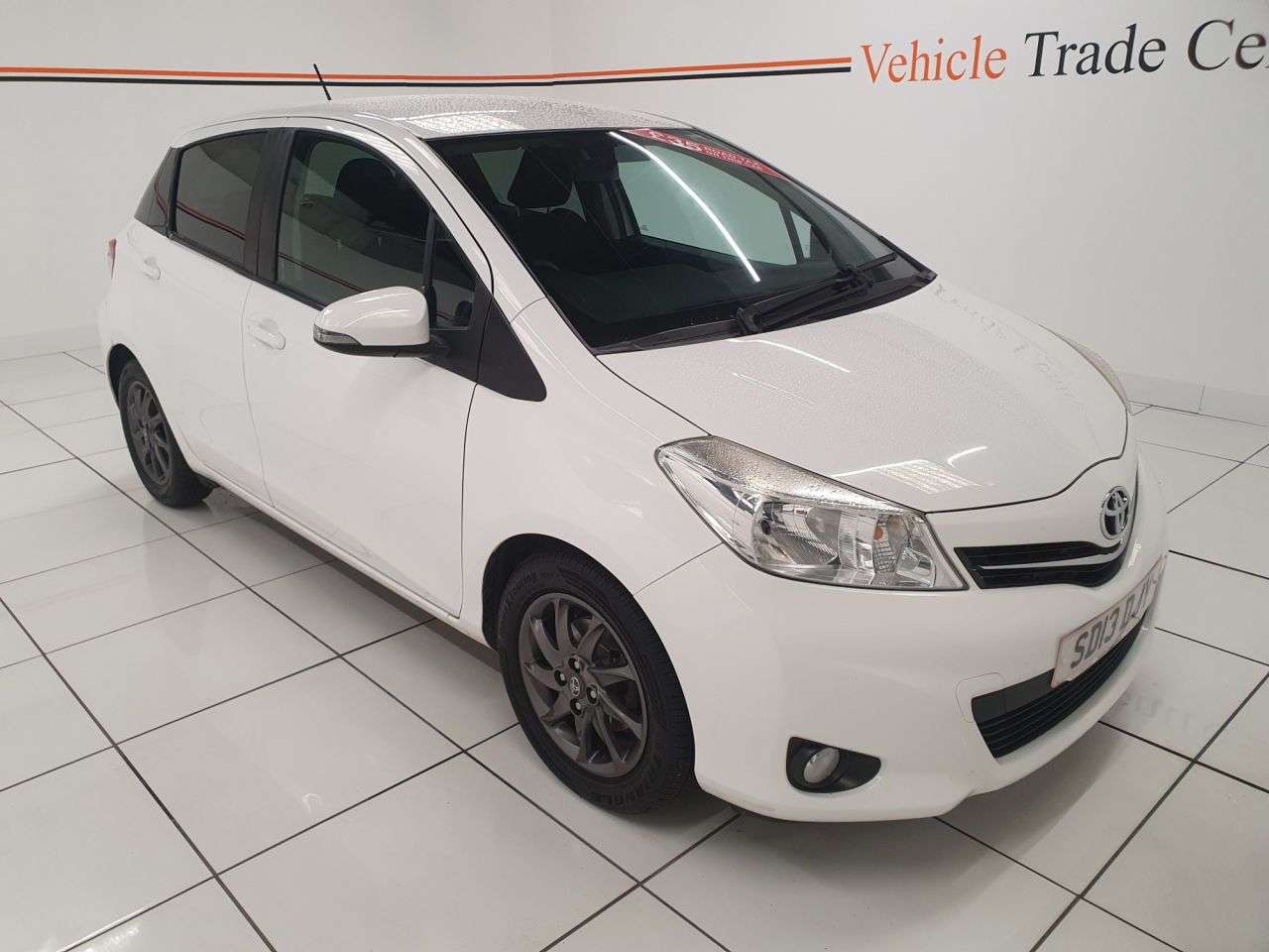 A 2013 TOYOTA YARIS 1.0 VVT-i Edition Hatchback 5dr Petrol Manual Euro 5 (69 ps) A 2013 TOYOTA YARIS 1.0 VVT-i Edition Hatchback 5dr Petrol Manual Euro 5 (69 ps)