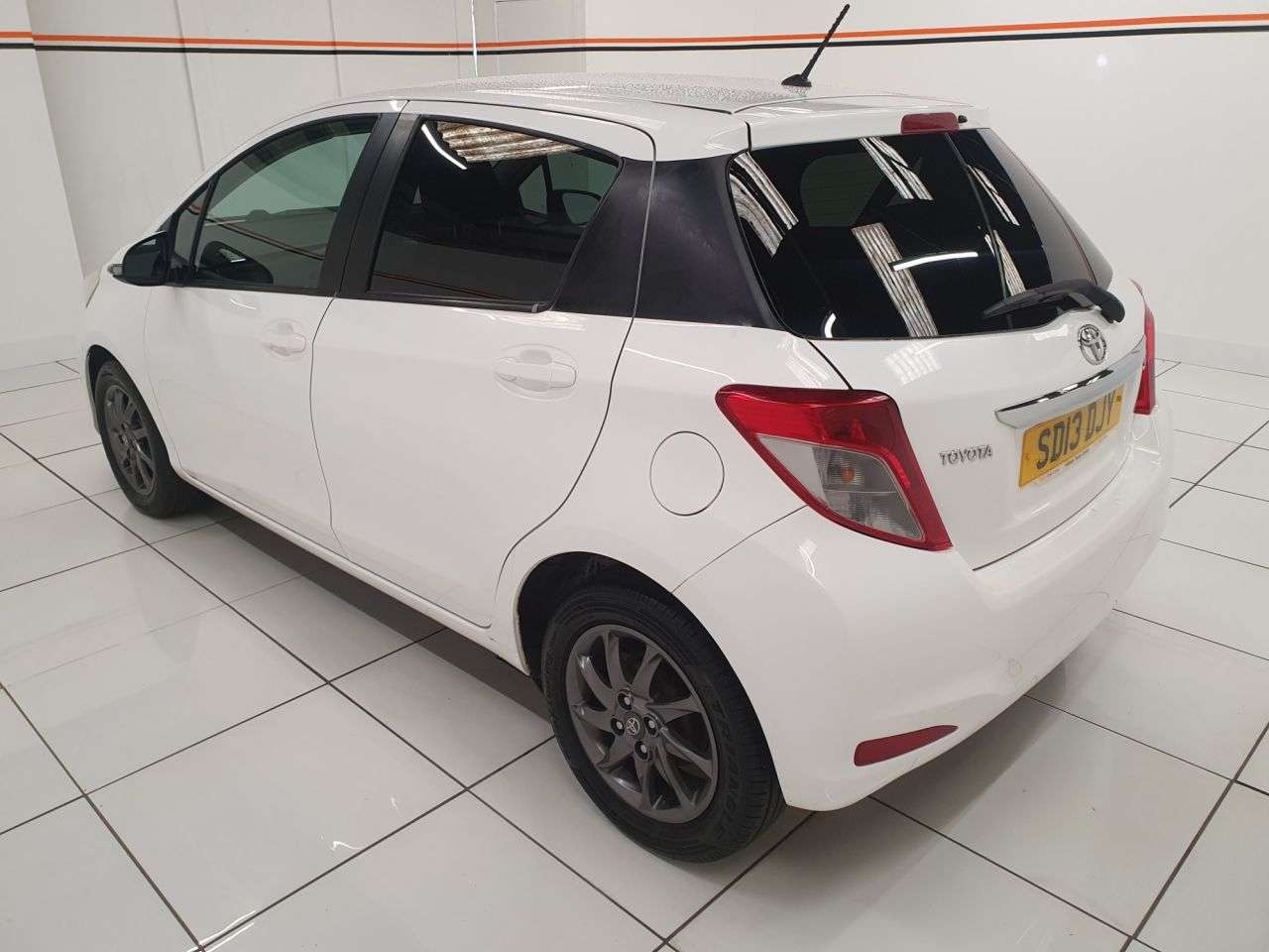 A 2013 TOYOTA YARIS 1.0 VVT-i Edition Hatchback 5dr Petrol Manual Euro 5 (69 ps) A 2013 TOYOTA YARIS 1.0 VVT-i Edition Hatchback 5dr Petrol Manual Euro 5 (69 ps)