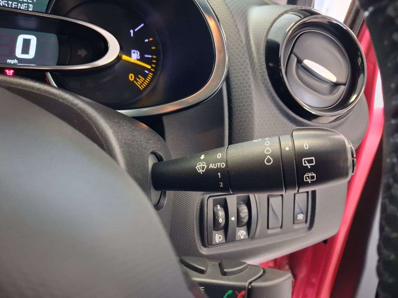 2015 RENAULT CLIO 2015 RENAULT CLIO
