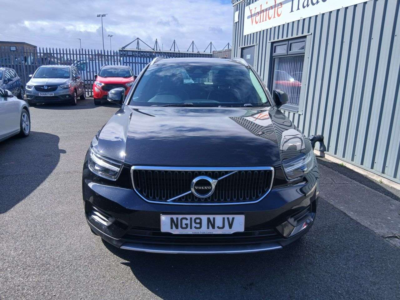 A 2019 VOLVO XC40 1.5 T3 Momentum SUV 5dr Petrol Manual Euro 6 (s/s) (163 ps) A 2019 VOLVO XC40 1.5 T3 Momentum SUV 5dr Petrol Manual Euro 6 (s/s) (163 ps)