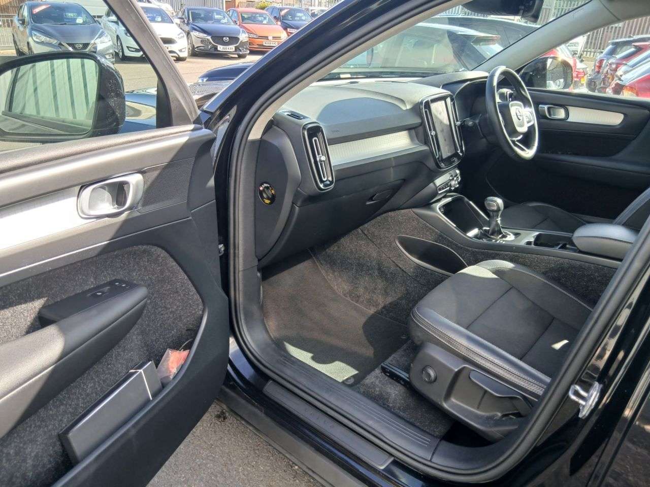 2019 VOLVO XC40 2019 VOLVO XC40