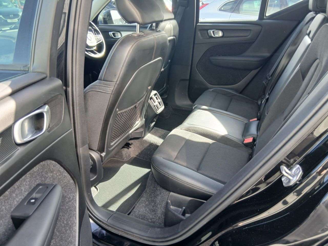2019 VOLVO XC40 2019 VOLVO XC40