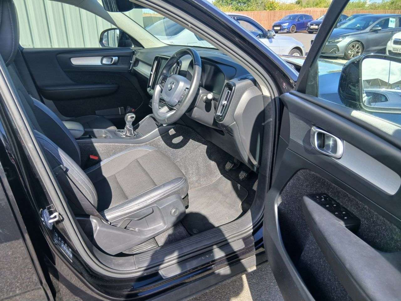 2019 VOLVO XC40 2019 VOLVO XC40