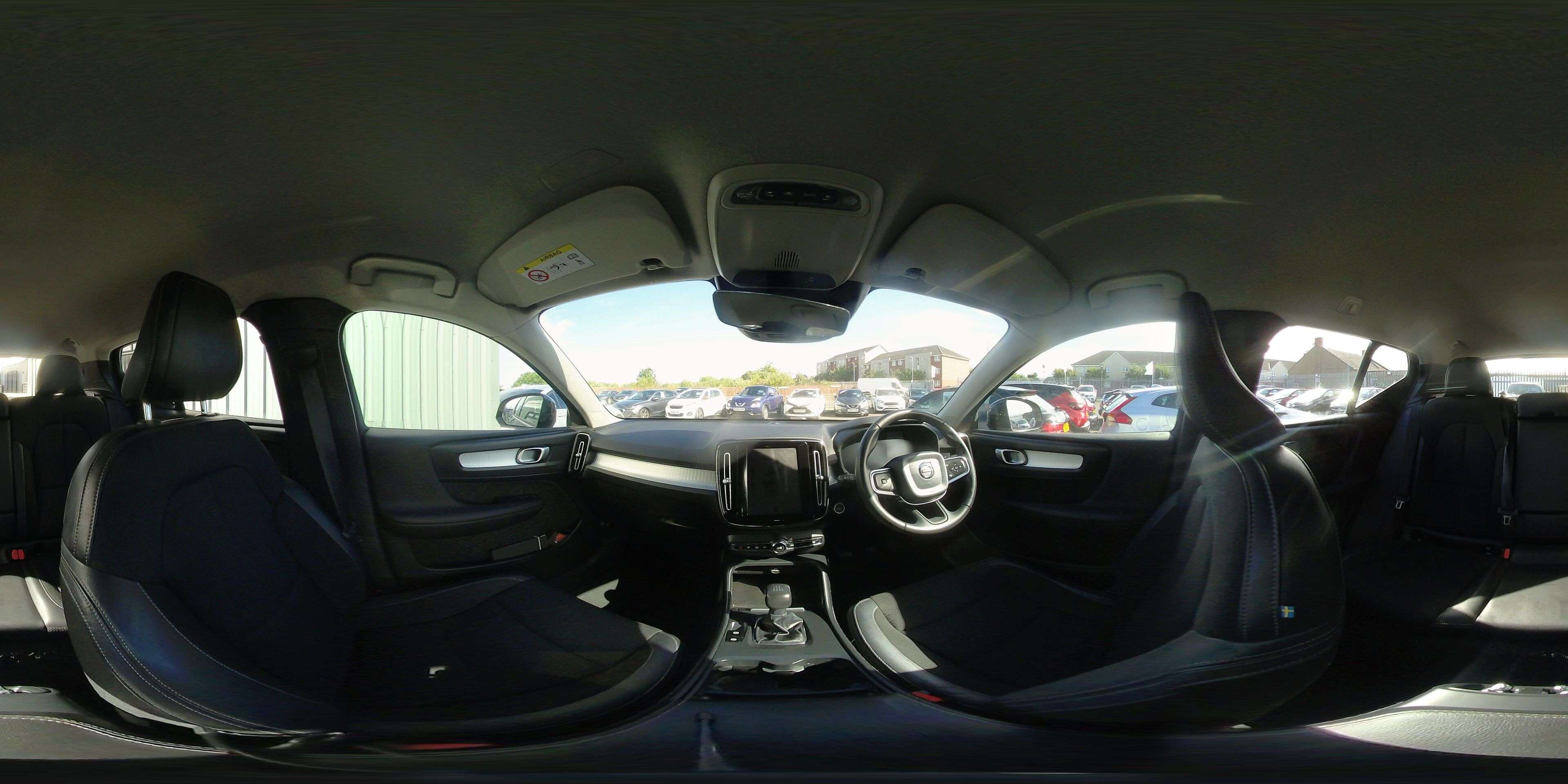 2019 VOLVO XC40 2019 VOLVO XC40