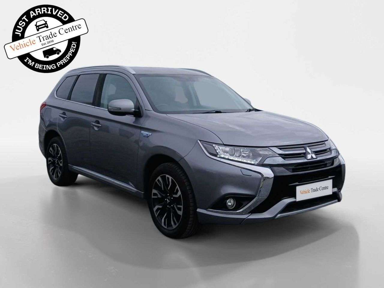 A 2018 MITSUBISHI OUTLANDER 2.0h 12kWh Juro SUV 5dr Petrol Plug-in Hybrid CVT 4WD Euro 6 (s/s) (200 ps) A 2018 MITSUBISHI OUTLANDER 2.0h 12kWh Juro SUV 5dr Petrol Plug-in Hybrid CVT 4WD Euro 6 (s/s) (200 ps)