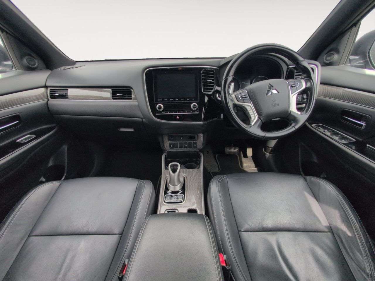 A 2020 MITSUBISHI OUTLANDER 2.4h TwinMotor 13.8kWh Dynamic SUV 5dr Petrol Plug-in Hybrid CVT 4WD Euro 6 A 2020 MITSUBISHI OUTLANDER 2.4h TwinMotor 13.8kWh Dynamic SUV 5dr Petrol Plug-in Hybrid CVT 4WD Euro 6