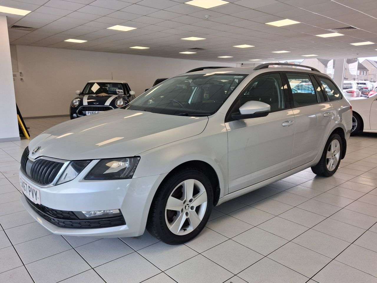 A 2017 SKODA OCTAVIA 1.6 TDI SE Estate 5dr Diesel DSG Euro 6 (s/s) (115 ps) A 2017 SKODA OCTAVIA 1.6 TDI SE Estate 5dr Diesel DSG Euro 6 (s/s) (115 ps)