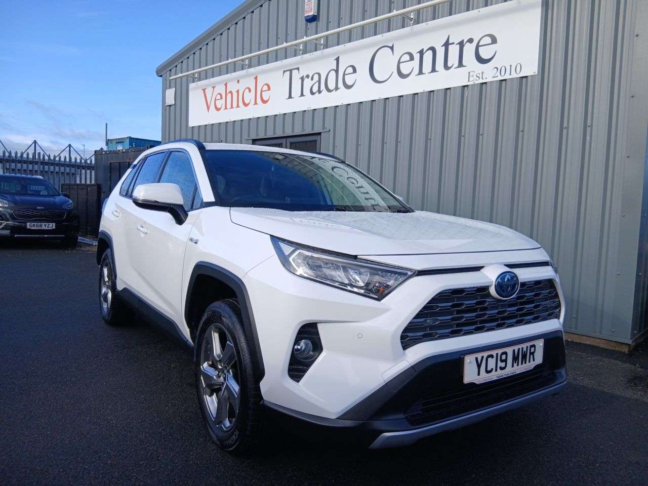 A 2019 TOYOTA RAV4 2.5 VVT-h Design SUV 5dr Petrol Hybrid CVT Euro 6 (s/s) (218 ps) A 2019 TOYOTA RAV4 2.5 VVT-h Design SUV 5dr Petrol Hybrid CVT Euro 6 (s/s) (218 ps)