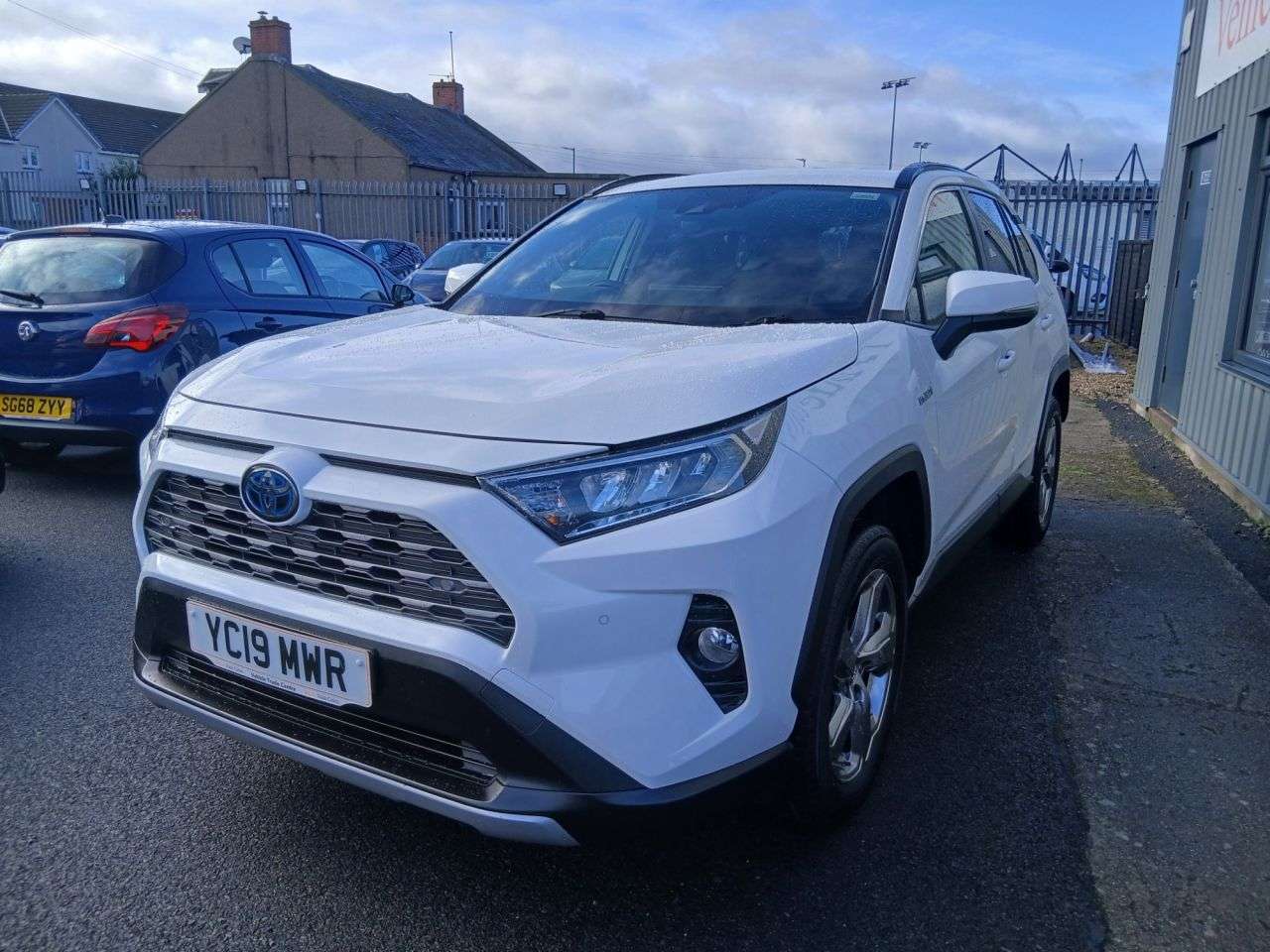 A 2019 TOYOTA RAV4 2.5 VVT-h Design SUV 5dr Petrol Hybrid CVT Euro 6 (s/s) (218 ps) A 2019 TOYOTA RAV4 2.5 VVT-h Design SUV 5dr Petrol Hybrid CVT Euro 6 (s/s) (218 ps)