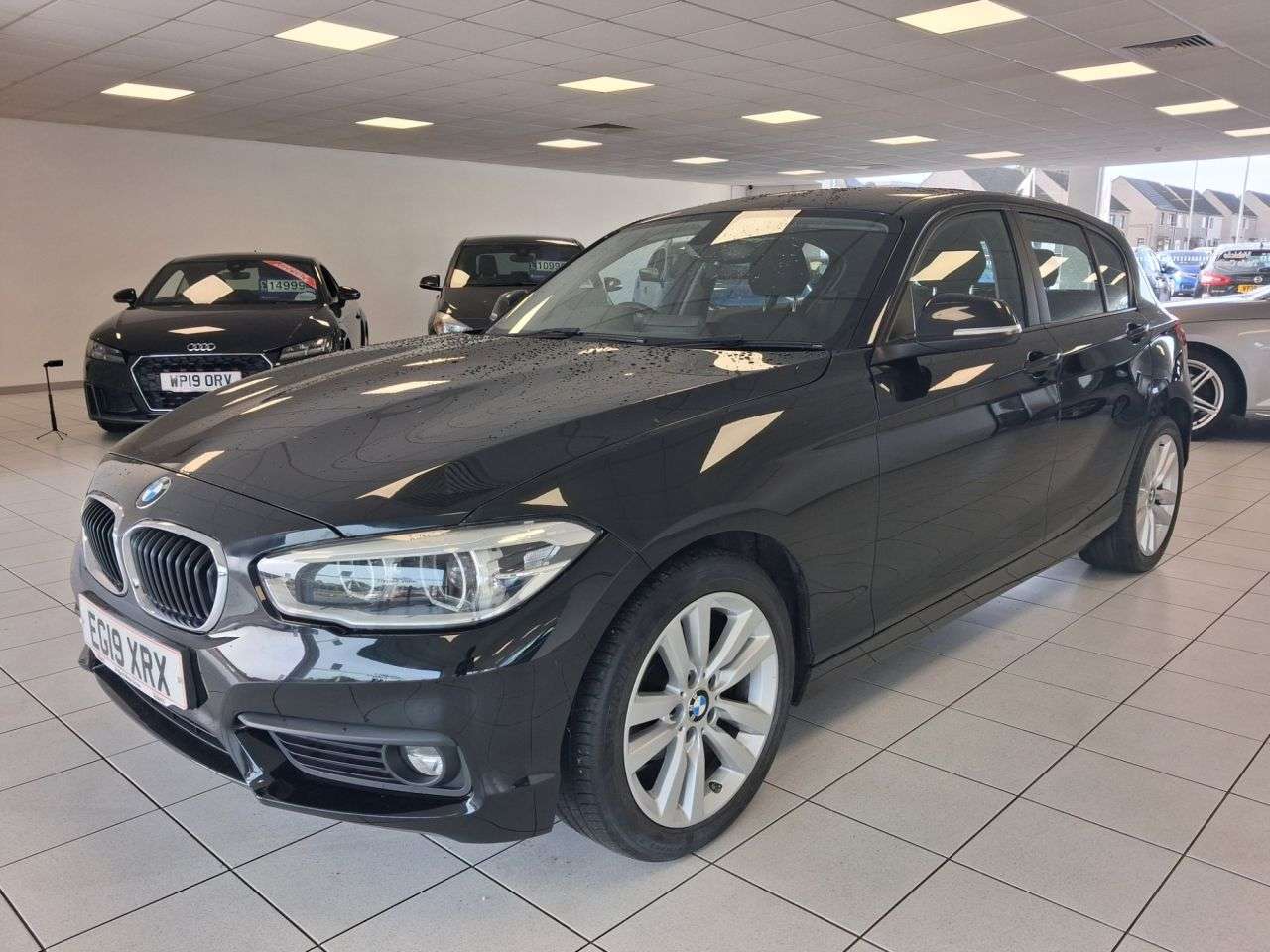 A 2019 BMW 1 SERIES 1.5 118i SE Business Hatchback 5dr Petrol Manual Euro 6 (s/s) (136 ps) A 2019 BMW 1 SERIES 1.5 118i SE Business Hatchback 5dr Petrol Manual Euro 6 (s/s) (136 ps)