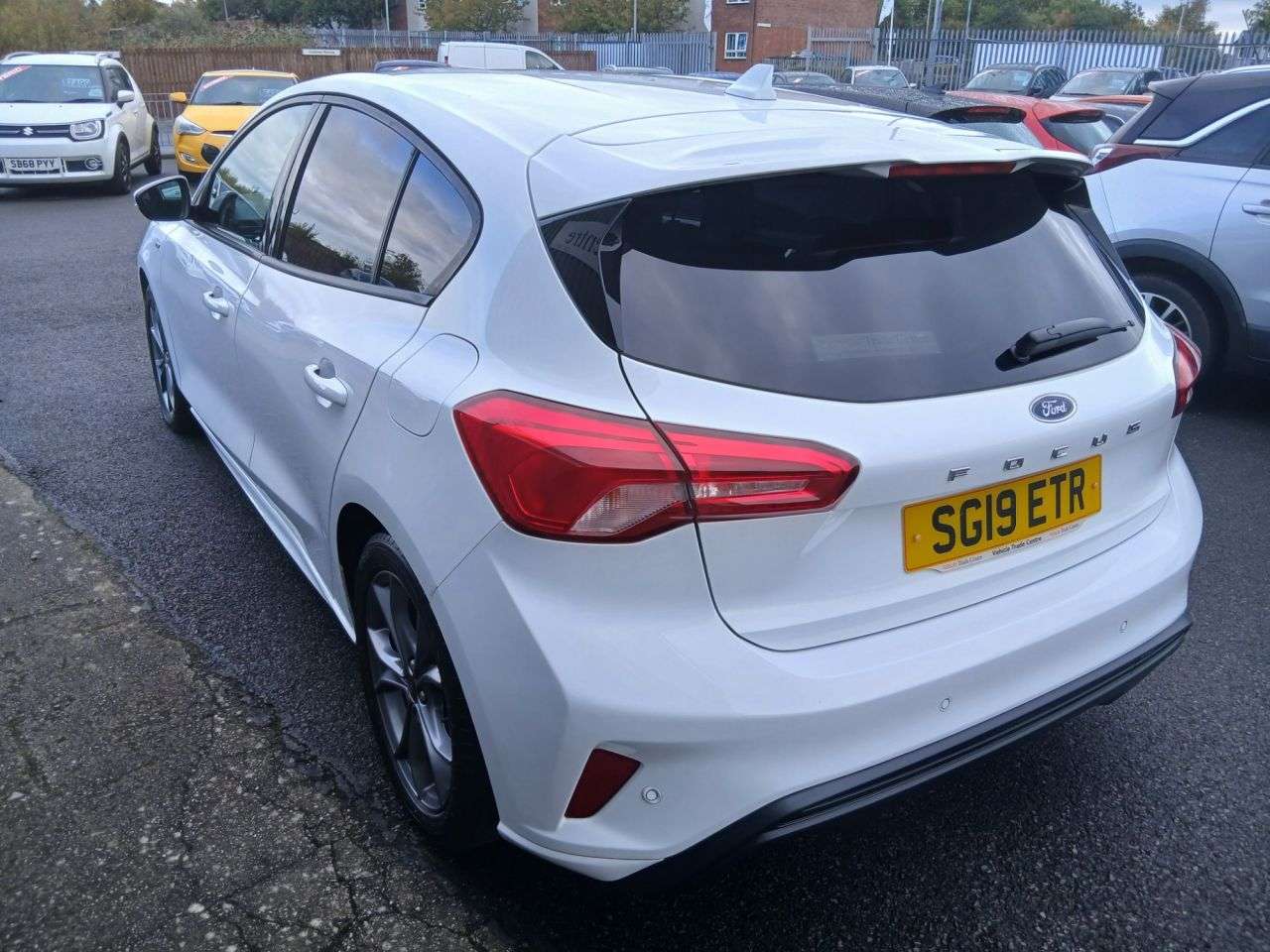 A 2019 FORD FOCUS 1.0T EcoBoost ST-Line Hatchback 5dr Petrol Manual Euro 6 (s/s) (125 ps) A 2019 FORD FOCUS 1.0T EcoBoost ST-Line Hatchback 5dr Petrol Manual Euro 6 (s/s) (125 ps)
