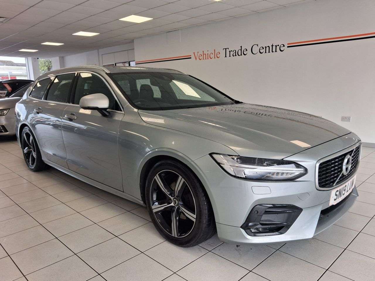 A 2019 VOLVO V90 2.0 D4 R-Design Estate 5dr Diesel Auto Euro 6 (s/s) (190 ps) A 2019 VOLVO V90 2.0 D4 R-Design Estate 5dr Diesel Auto Euro 6 (s/s) (190 ps)