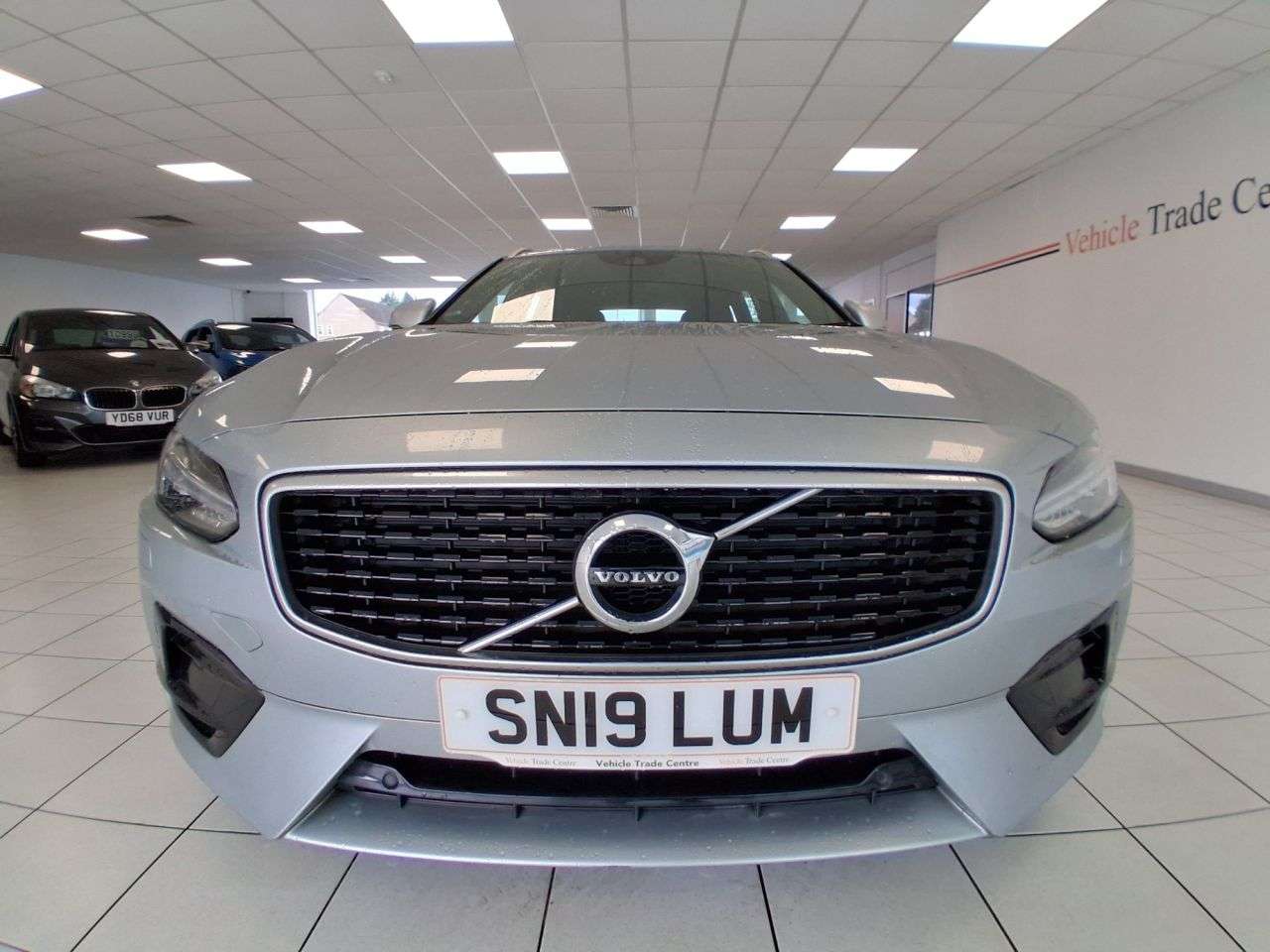 A 2019 VOLVO V90 2.0 D4 R-Design Estate 5dr Diesel Auto Euro 6 (s/s) (190 ps) A 2019 VOLVO V90 2.0 D4 R-Design Estate 5dr Diesel Auto Euro 6 (s/s) (190 ps)