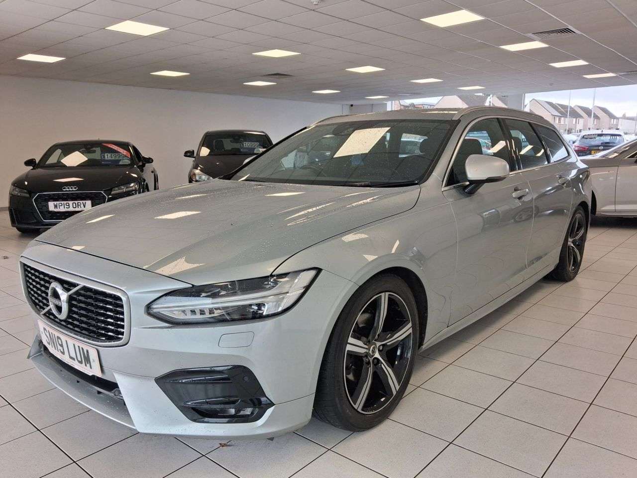 A 2019 VOLVO V90 2.0 D4 R-Design Estate 5dr Diesel Auto Euro 6 (s/s) (190 ps) A 2019 VOLVO V90 2.0 D4 R-Design Estate 5dr Diesel Auto Euro 6 (s/s) (190 ps)