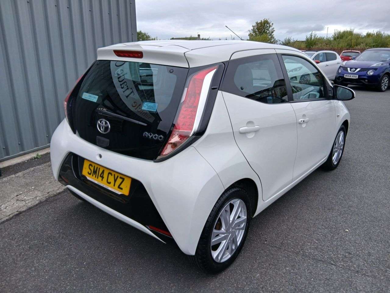 A 2014 TOYOTA AYGO 1.0 VVT-i x-pression Hatchback 5dr Petrol Manual Euro 5 Euro 5 (68 ps) A 2014 TOYOTA AYGO 1.0 VVT-i x-pression Hatchback 5dr Petrol Manual Euro 5 Euro 5 (68 ps)