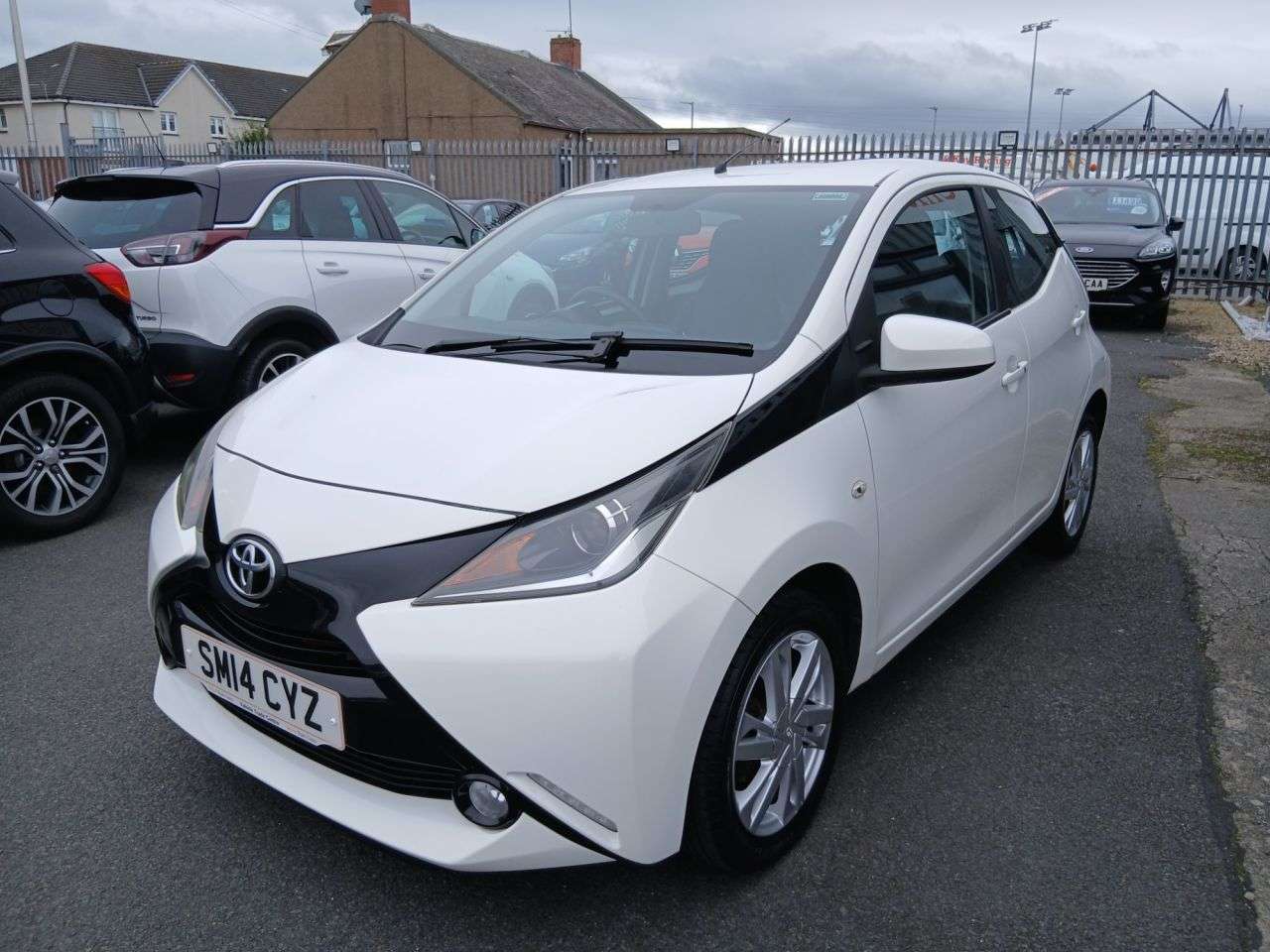 A 2014 TOYOTA AYGO 1.0 VVT-i x-pression Hatchback 5dr Petrol Manual Euro 5 Euro 5 (68 ps) A 2014 TOYOTA AYGO 1.0 VVT-i x-pression Hatchback 5dr Petrol Manual Euro 5 Euro 5 (68 ps)