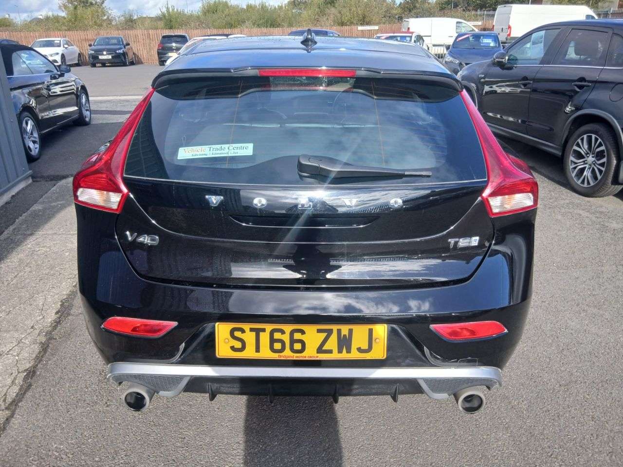 2017 VOLVO V40 2017 VOLVO V40