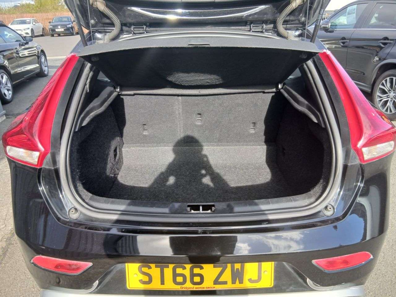 2017 VOLVO V40 2017 VOLVO V40