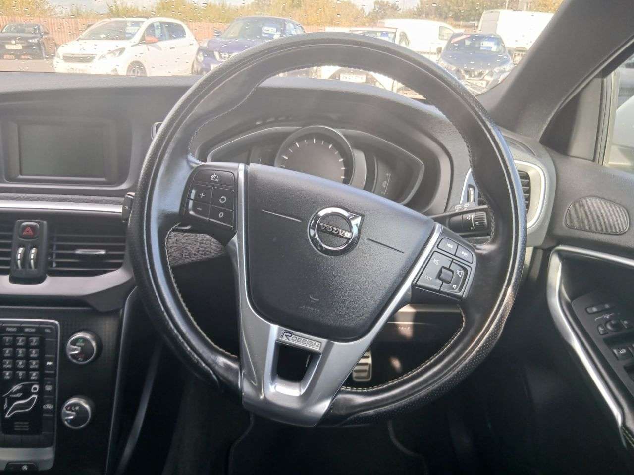 2017 VOLVO V40 2017 VOLVO V40