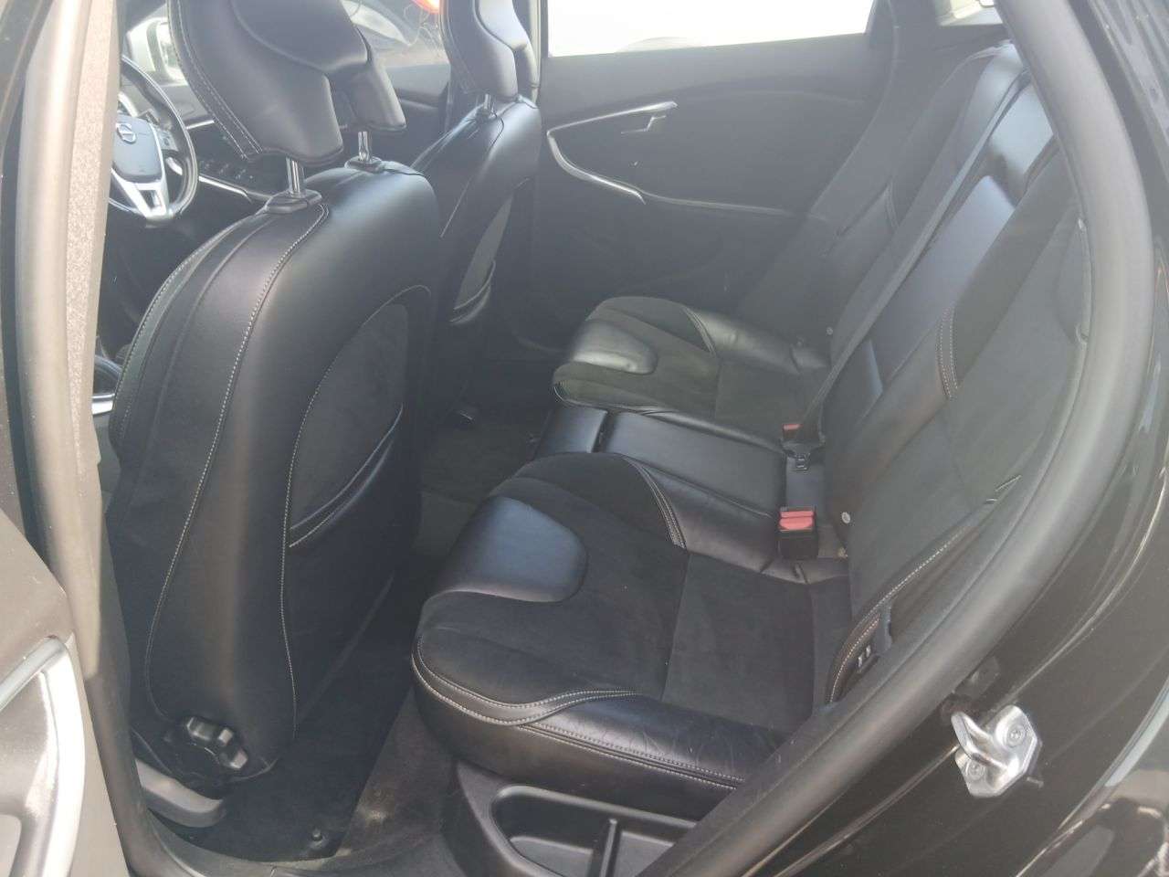 2017 VOLVO V40 2017 VOLVO V40