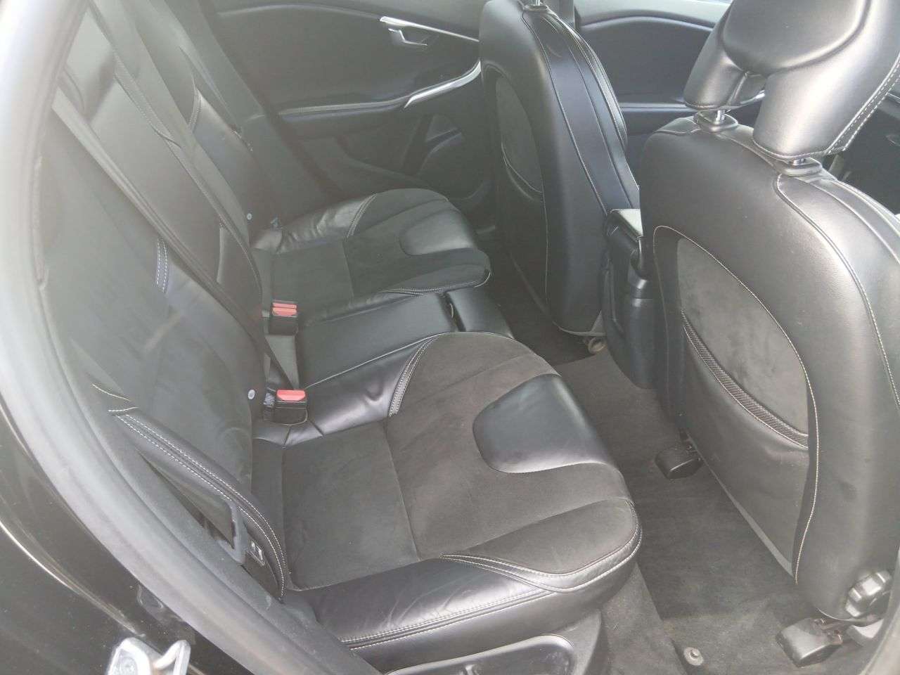 2017 VOLVO V40 2017 VOLVO V40