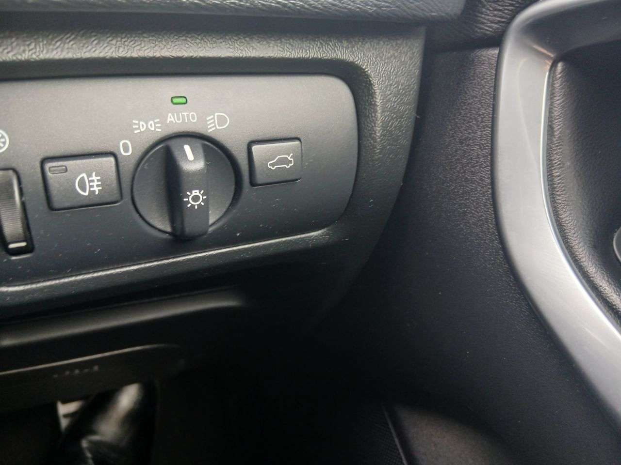 2017 VOLVO V40 2017 VOLVO V40