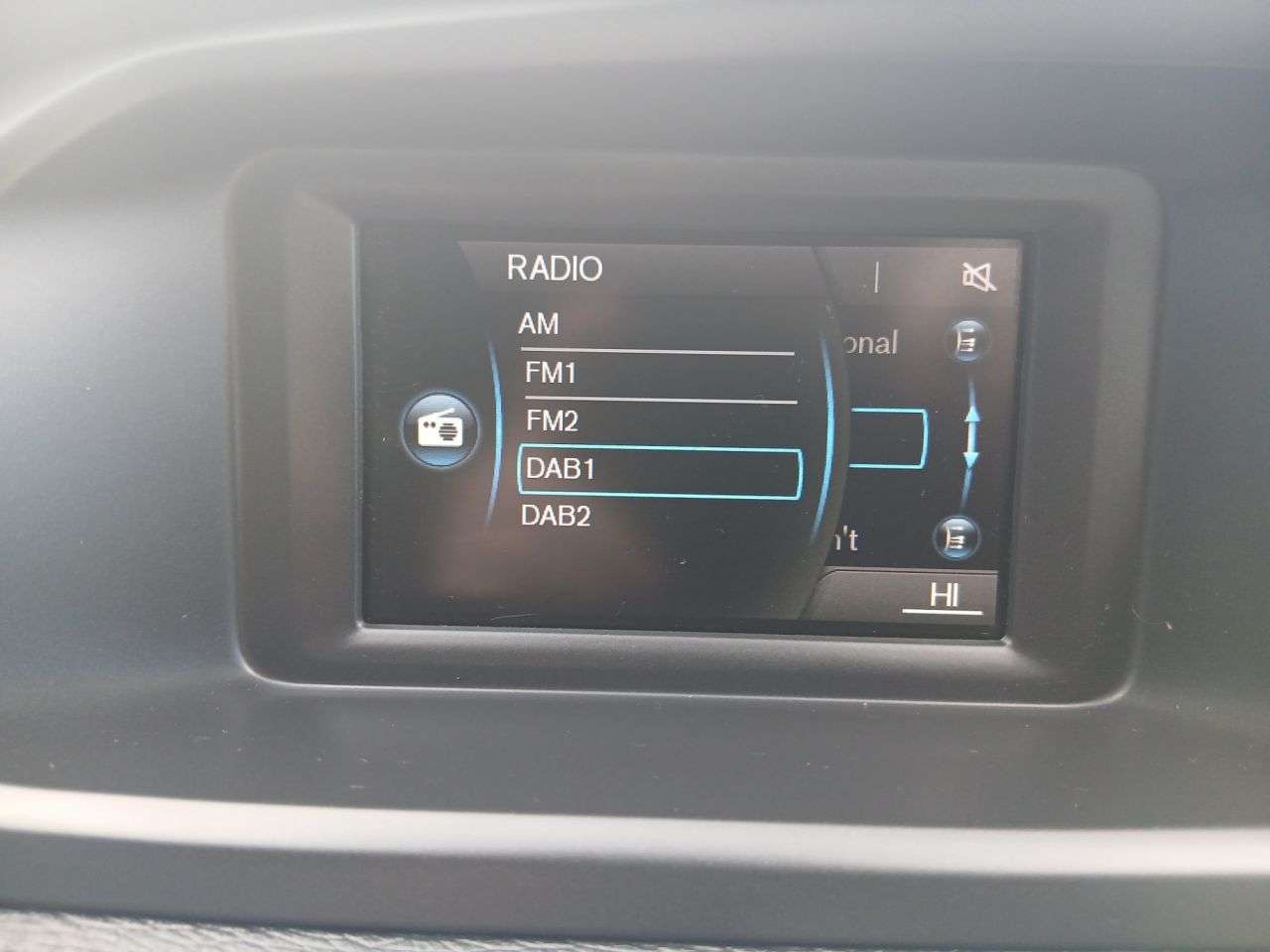 2017 VOLVO V40 2017 VOLVO V40