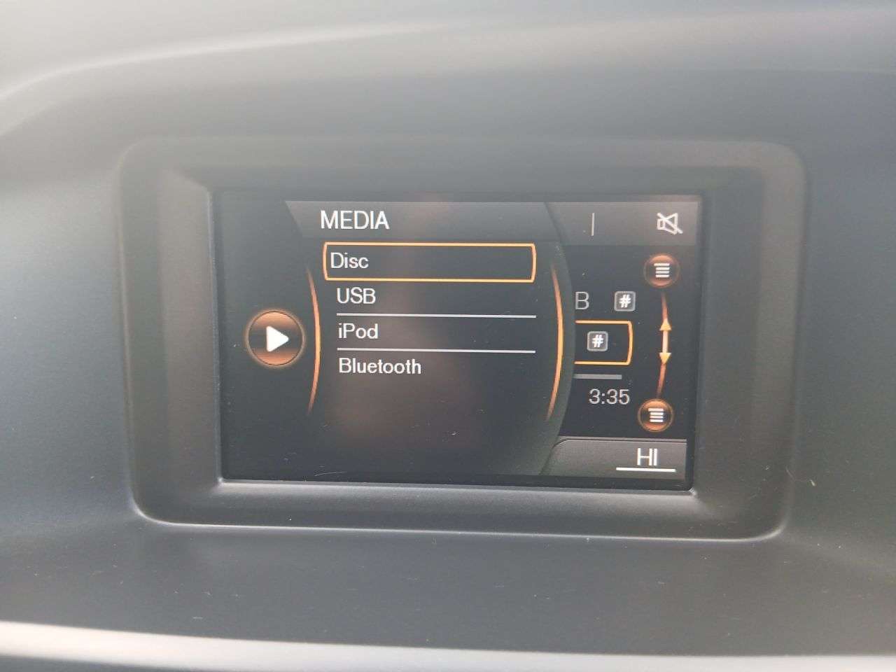 2017 VOLVO V40 2017 VOLVO V40